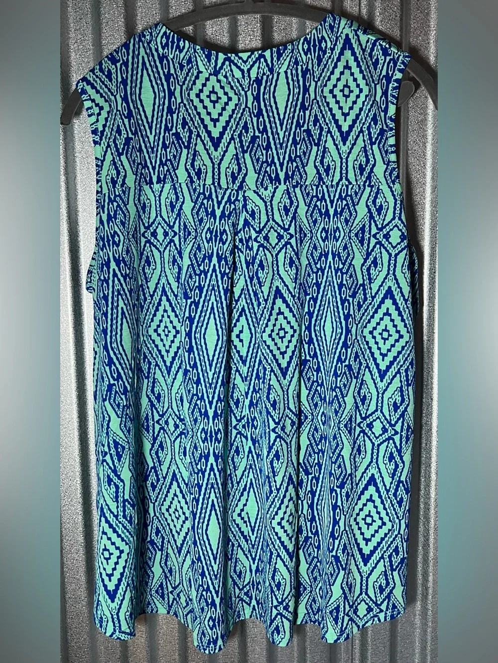 Sleeveless Geometric Print Split Neck Sleeveless Tank Top Blue & Mint 2X NWOT - Picture 3 of 4